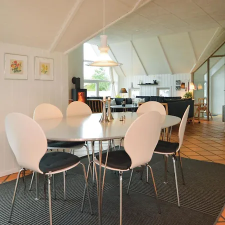 Amazing In Blvand With Kitchen 度假居 *